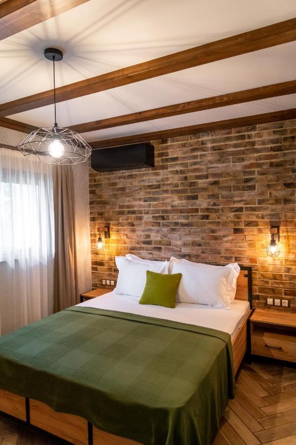 Hotel Hunters House Ezerets Buitenkant foto