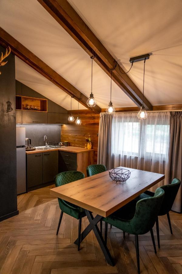 Hotel Hunters House Ezerets Buitenkant foto