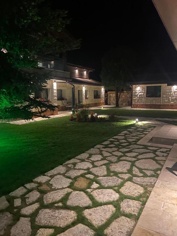 Hotel Hunters House Ezerets Buitenkant foto
