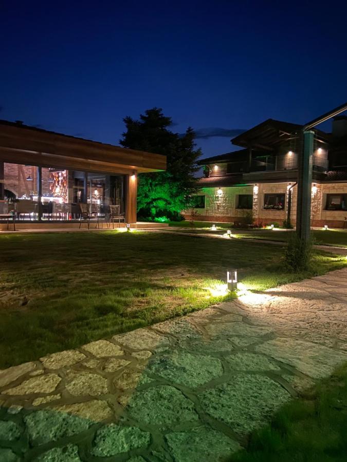 Hotel Hunters House Ezerets Buitenkant foto